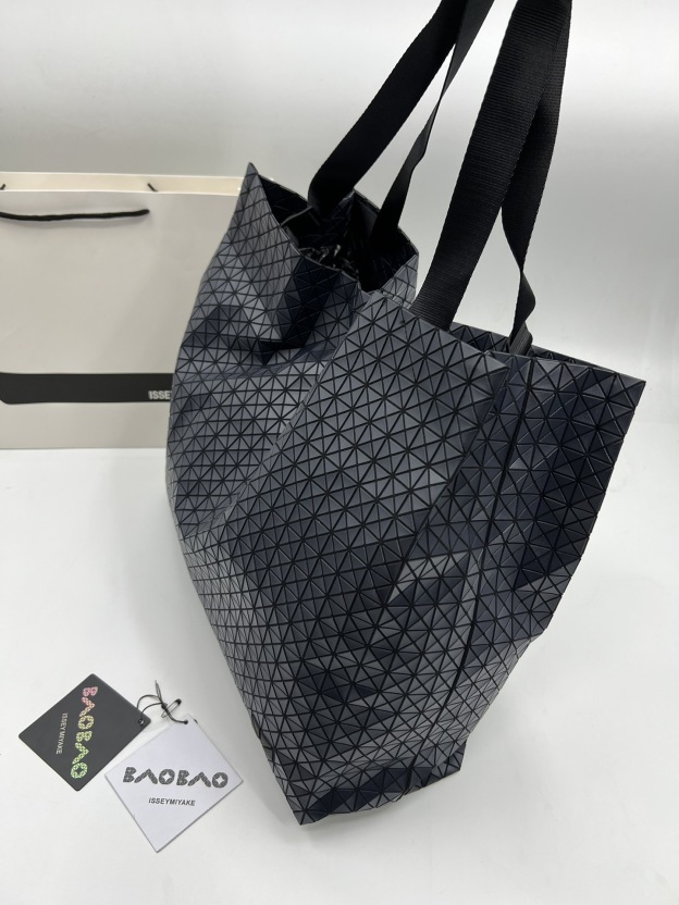 イッセイ・ミヤケ「Issey Miyake」ビジネストートバッグ