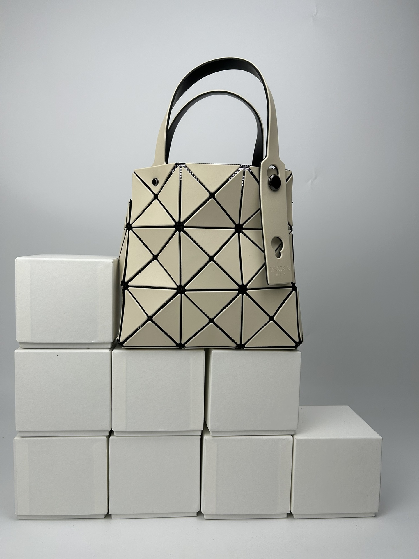 イッセイ・ミヤケ「Issey Miyake」CARAT ジオメトリックボックスバッグ