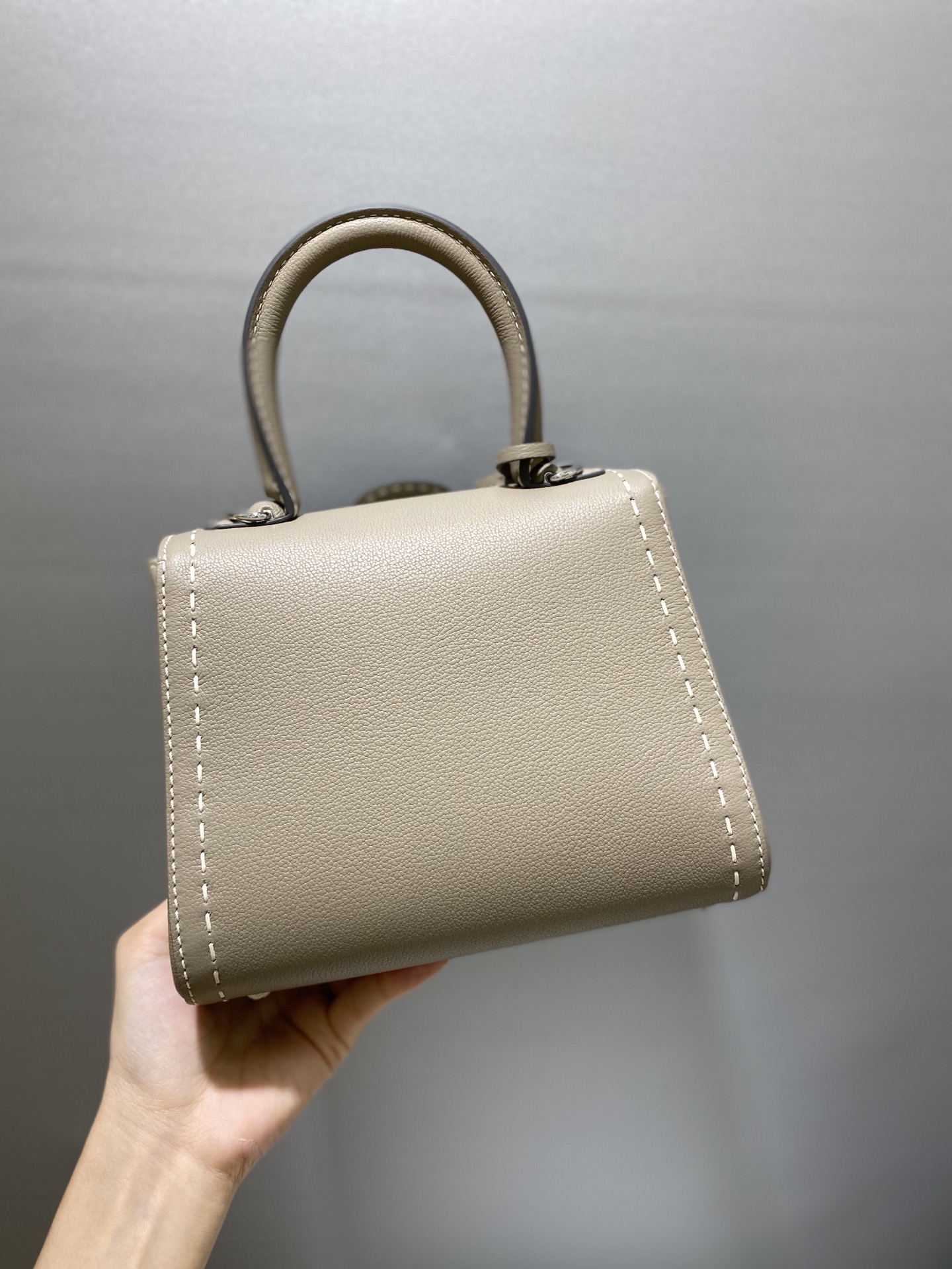 デルヴォー「Delvaux」External Stitch Shoulder Bag