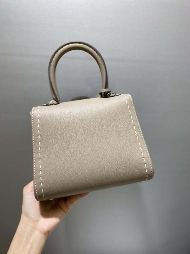 デルヴォー「Delvaux」External Stitch Shoulder Bag