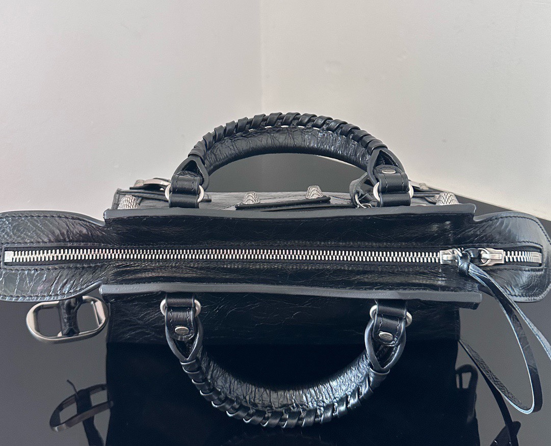 バレンシアガ「Balenciaga」モーターサイクルバッグ