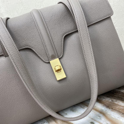 セリーヌ「Celine」SOFT 16 レザー ショルダーバッグ