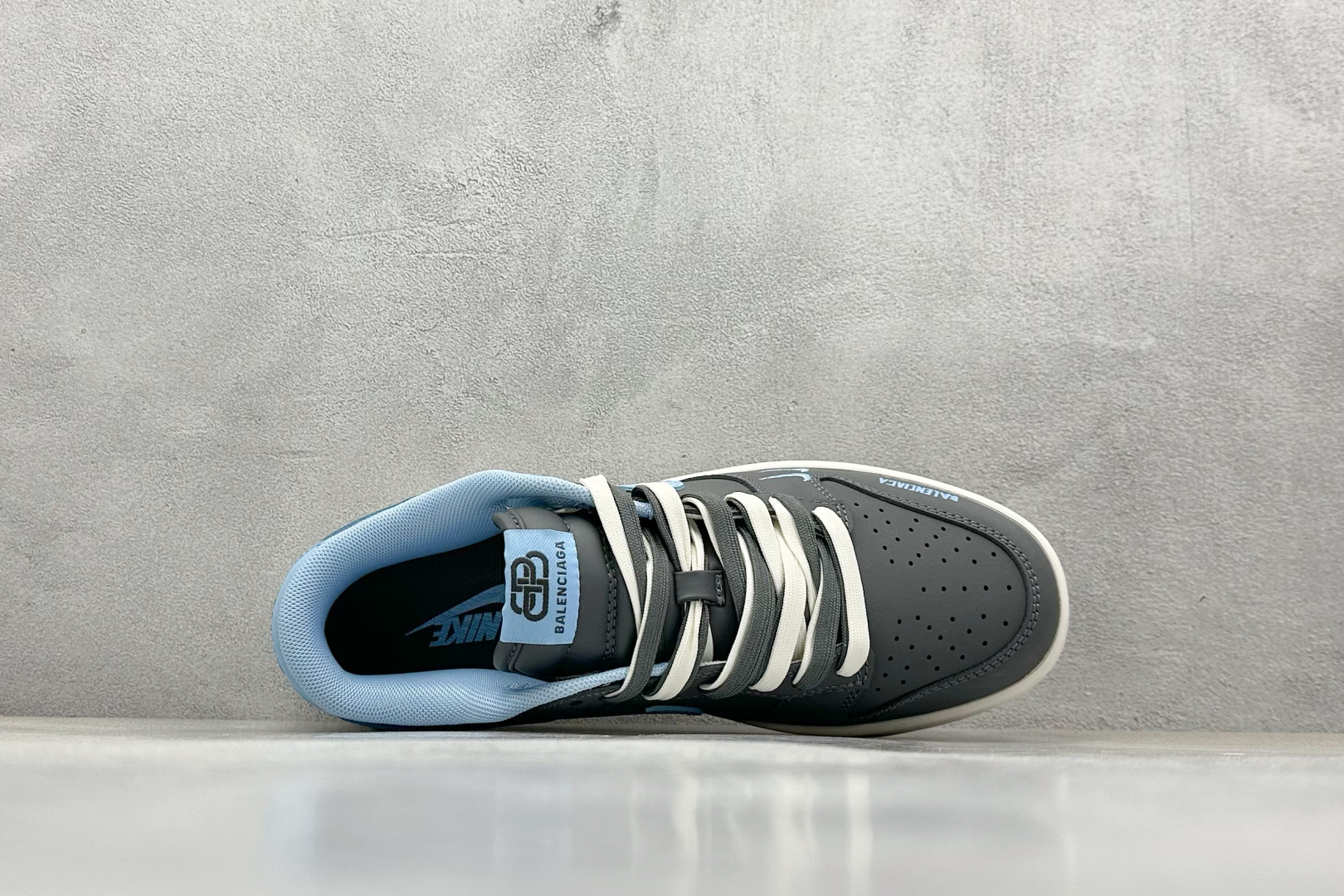 「コラボモデル」Balenciaga x NikeSB DUNK LOWグレーブルー ダブルスウッシュ スニーカー