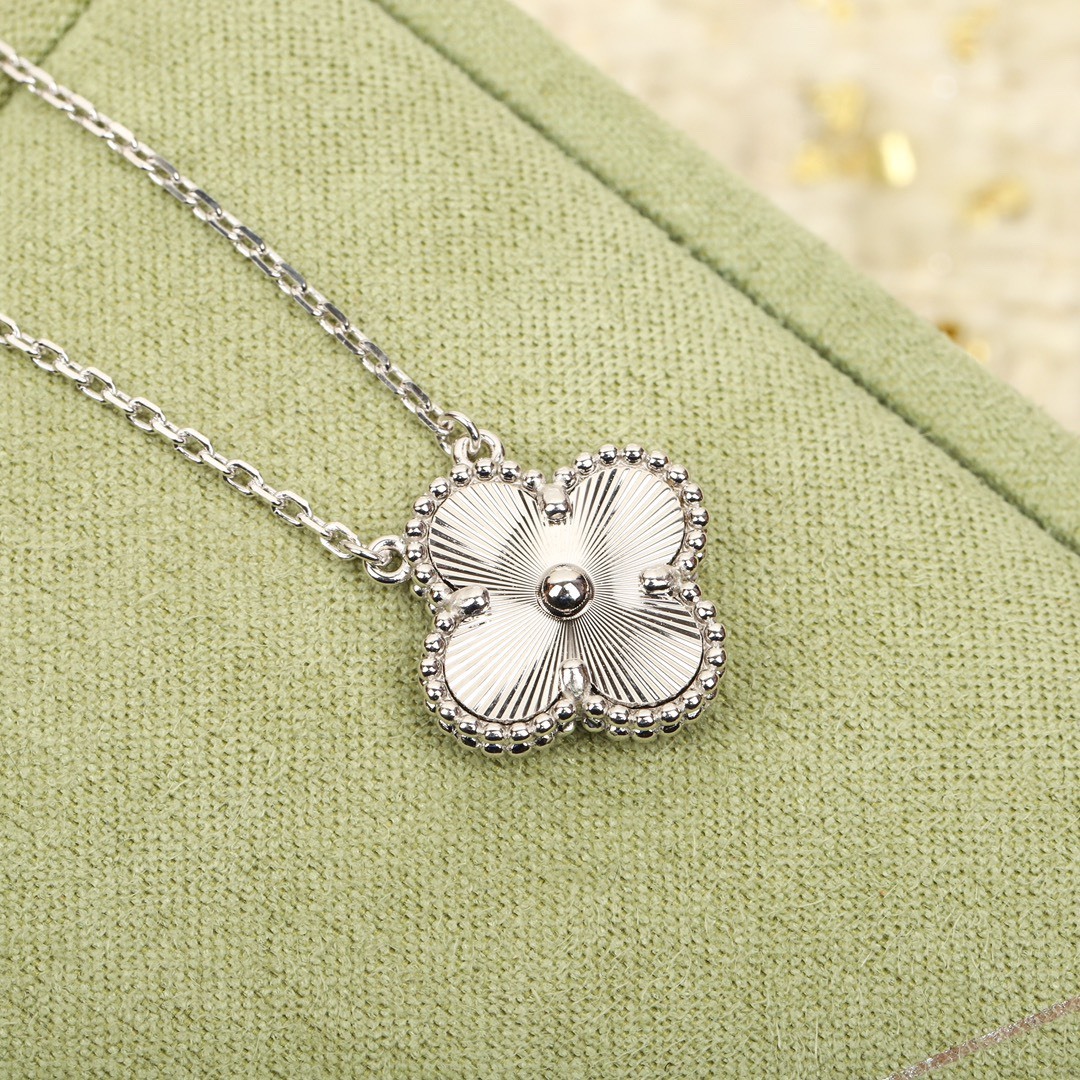 ヴァン クリーフ＆アーペル「Van Cleef & Arpels」ペンダントネックレス