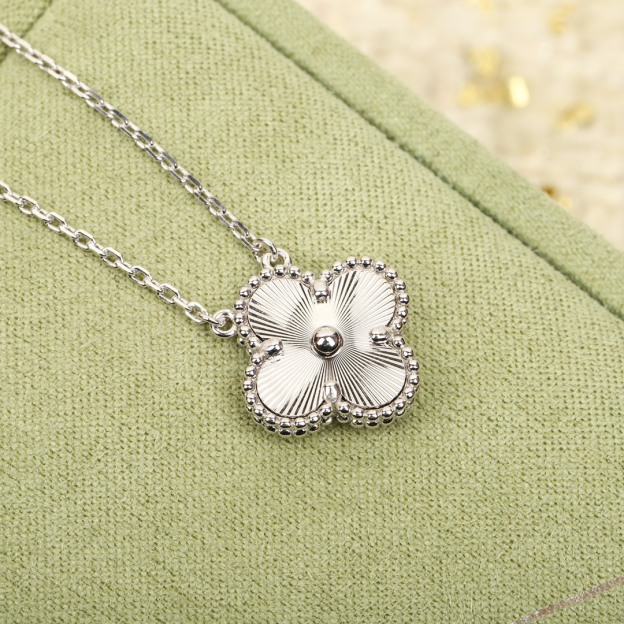 ヴァン クリーフ＆アーペル「Van Cleef & Arpels」ペンダントネックレス