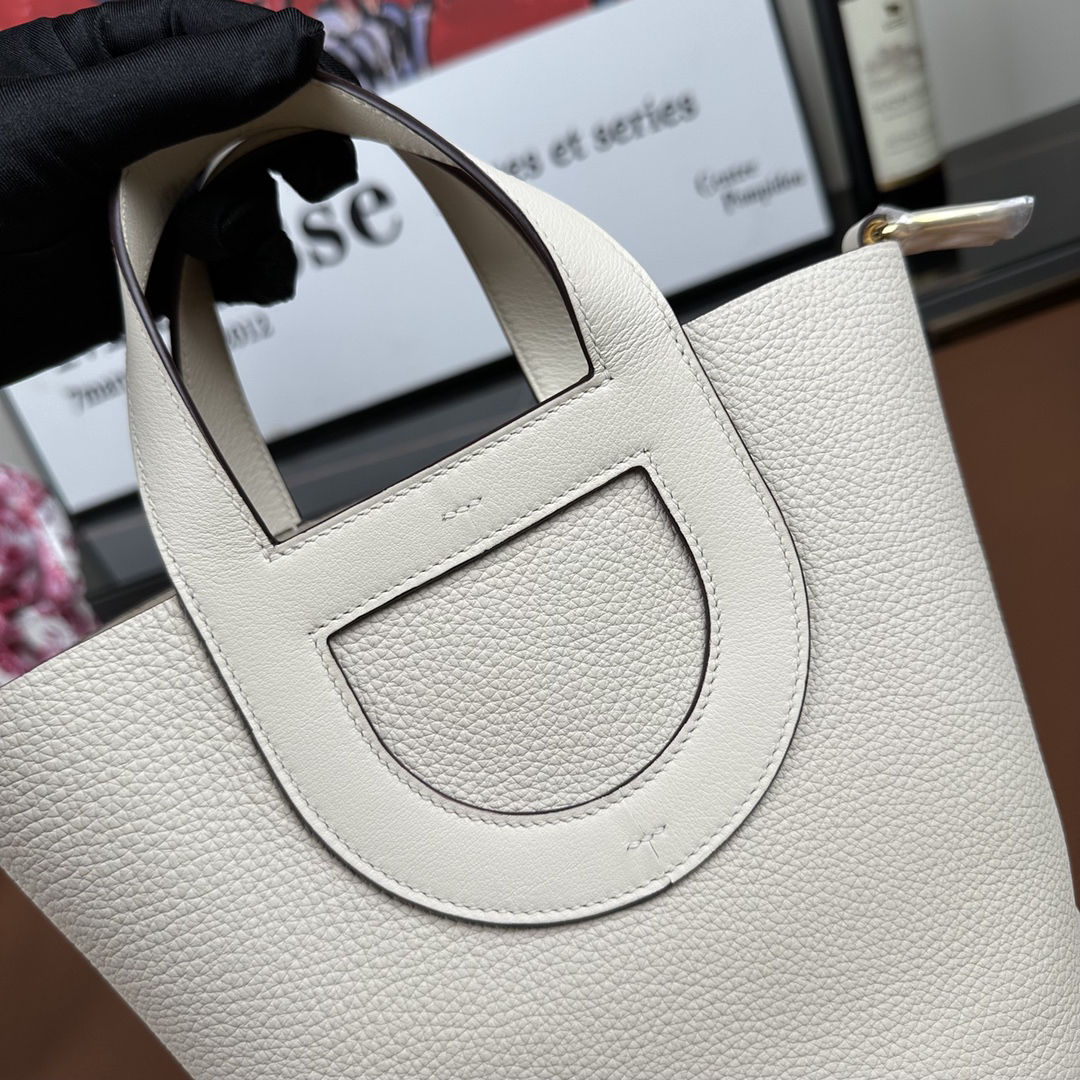 エルメス「Hermès」In-the-Loop 18 ハンドバッグ