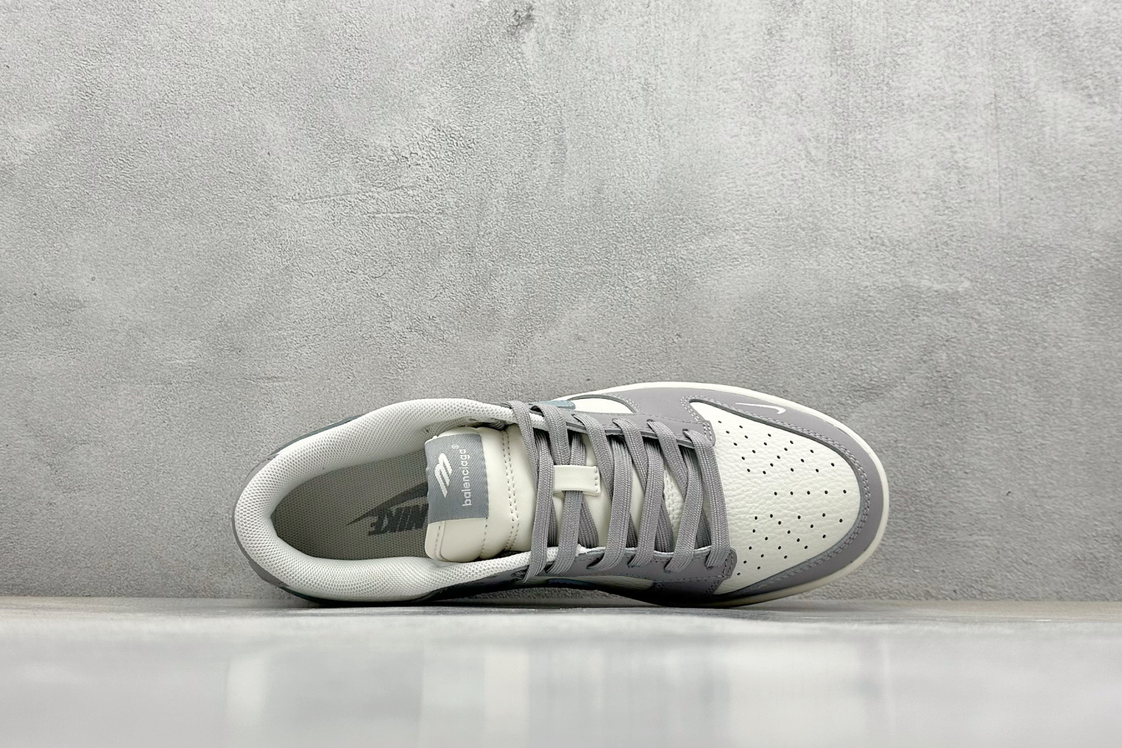 「コラボモデル」Balenciaga x Nikeグレー×ホワイト×ブルー スケートシューズ