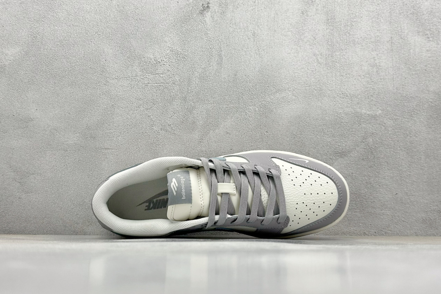 「コラボモデル」Balenciaga x Nikeグレー×ホワイト×ブルー スケートシューズ