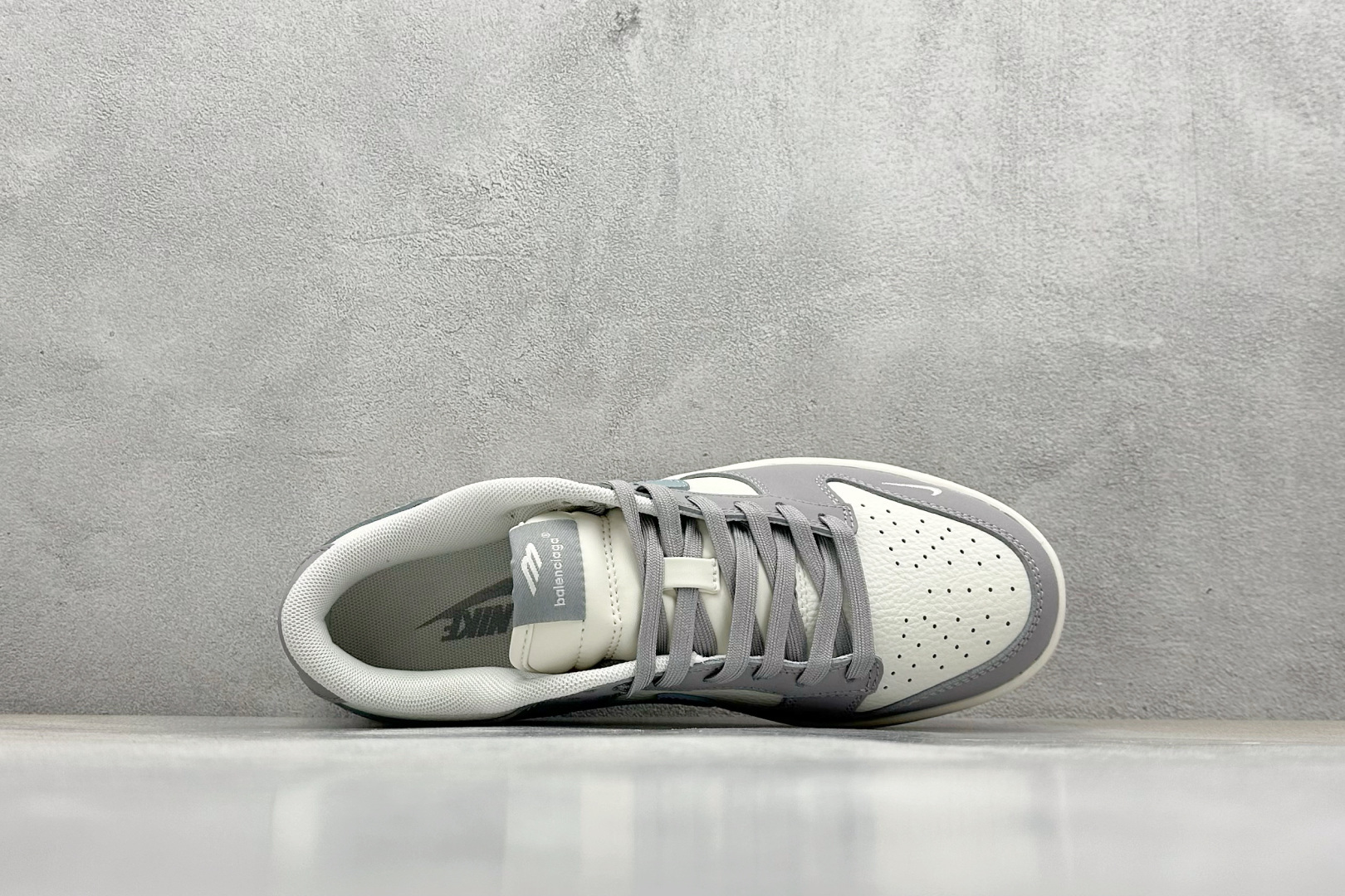 「コラボモデル」Balenciaga x Nikeグレー×ホワイト×ブルー スケートシューズ