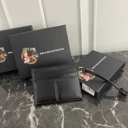 プラダ「Prada」レザーカルディケース