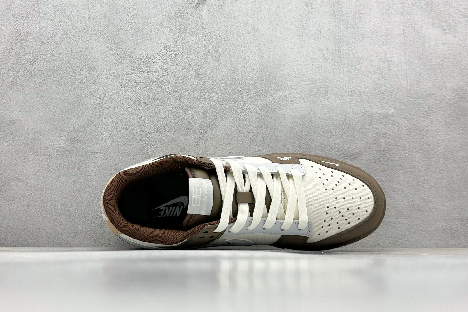 「コラボモデル」Balenciaga x NikeSB Dunk Low "White/Brown/Grey Mini Swoosh" スケートシューズ