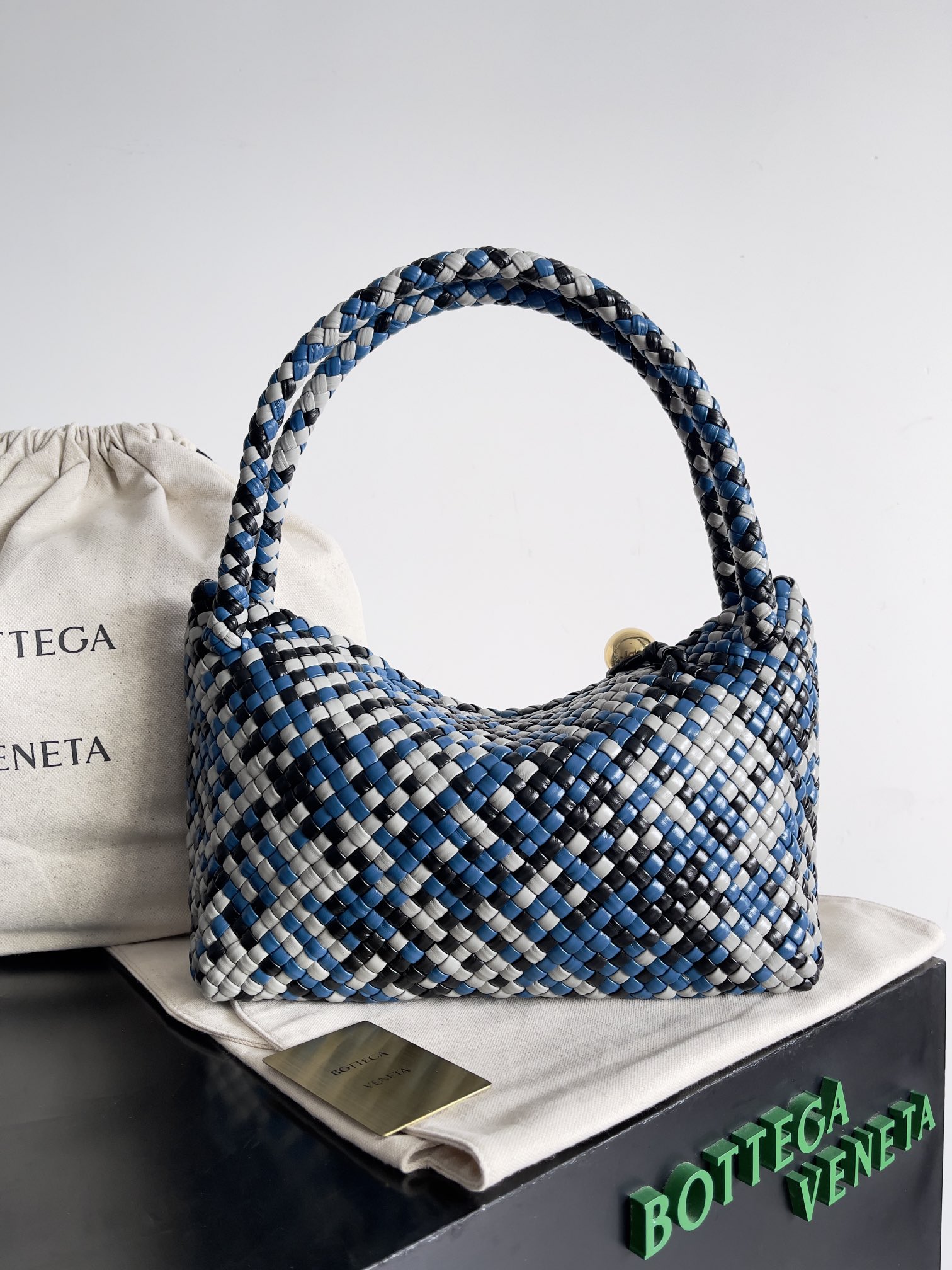 ボッテガ・ヴェネタ「Bottega Veneta」Intrecciato ミニバッグ