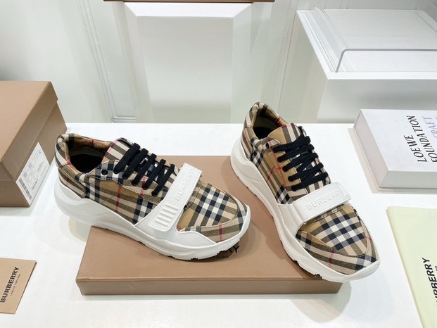 バーバリー［Burberry］スニーカーCheck-Trimmed革
