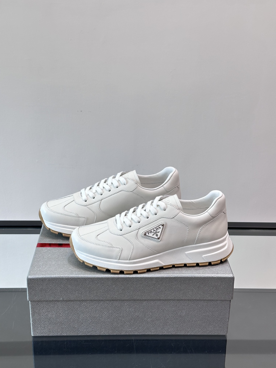 プラダ「Prada」メンズ スポーツ スニーカー