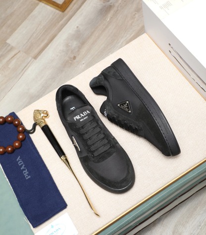 プラダ「Prada」メンズ スポーツ スニーカー