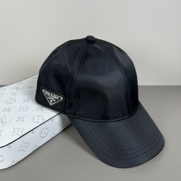 プラダ「Prada」クラシック トライアングルロゴ キャップ
