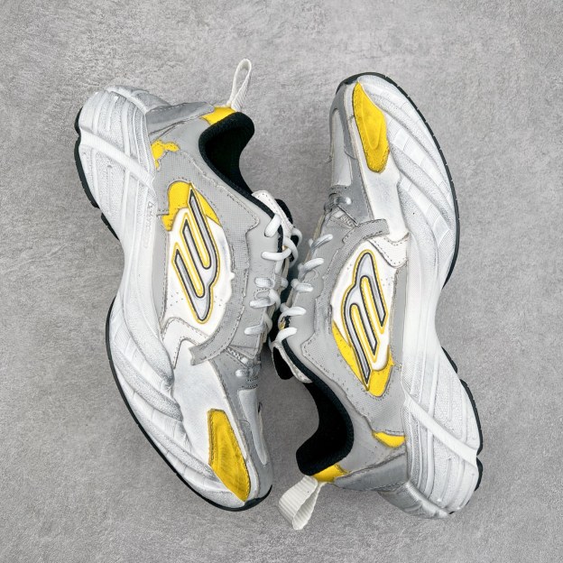 バレンシアガ「Balenciaga」ラウンドつま先のプラットフォームスニーカー