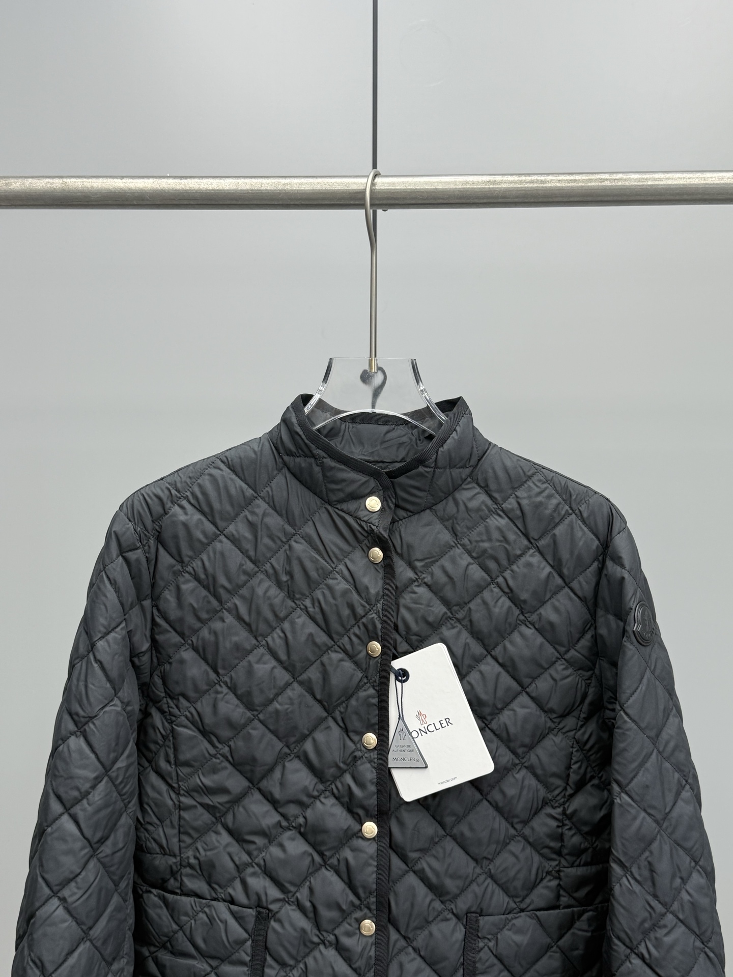 モンクレール「Moncler」ダイヤモンドキルティング スタンドカラー フィットド フレアショート ダウンジャケット