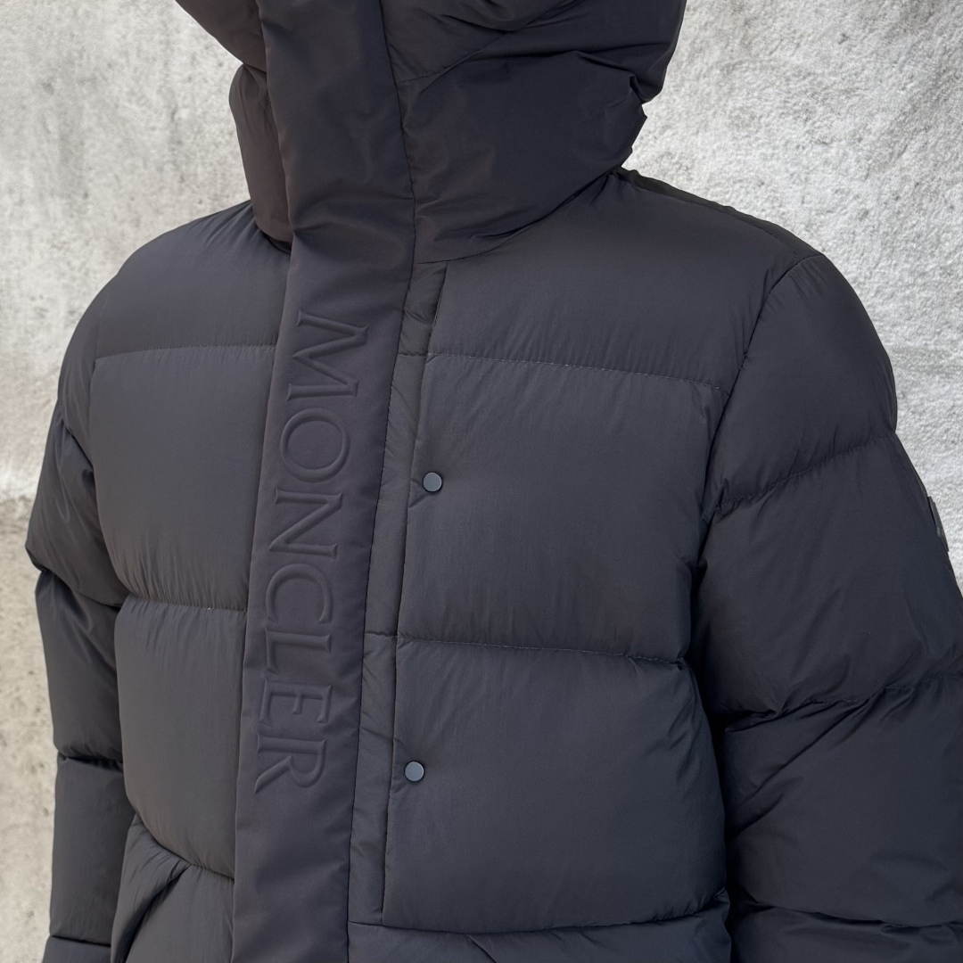 モンクレール「Moncler」 Madeira ブラックラベル ショートダウンジャケット