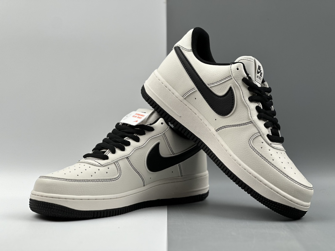 「コラボモデル」Balenciaga x NikeAir Force 1 Low '07 トリプルスウッシュ スニーカー