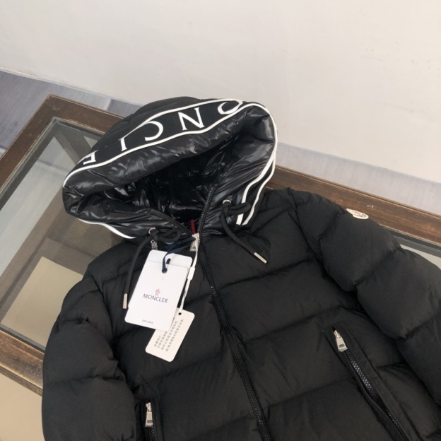 モンクレール「Moncler」ダウンジャケット