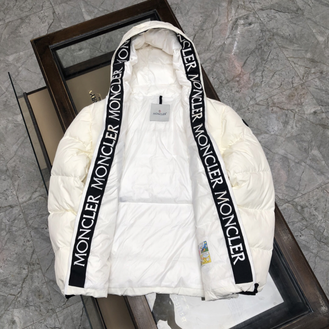 モンクレール「Moncler」ロゴ レター ダウンジャケット