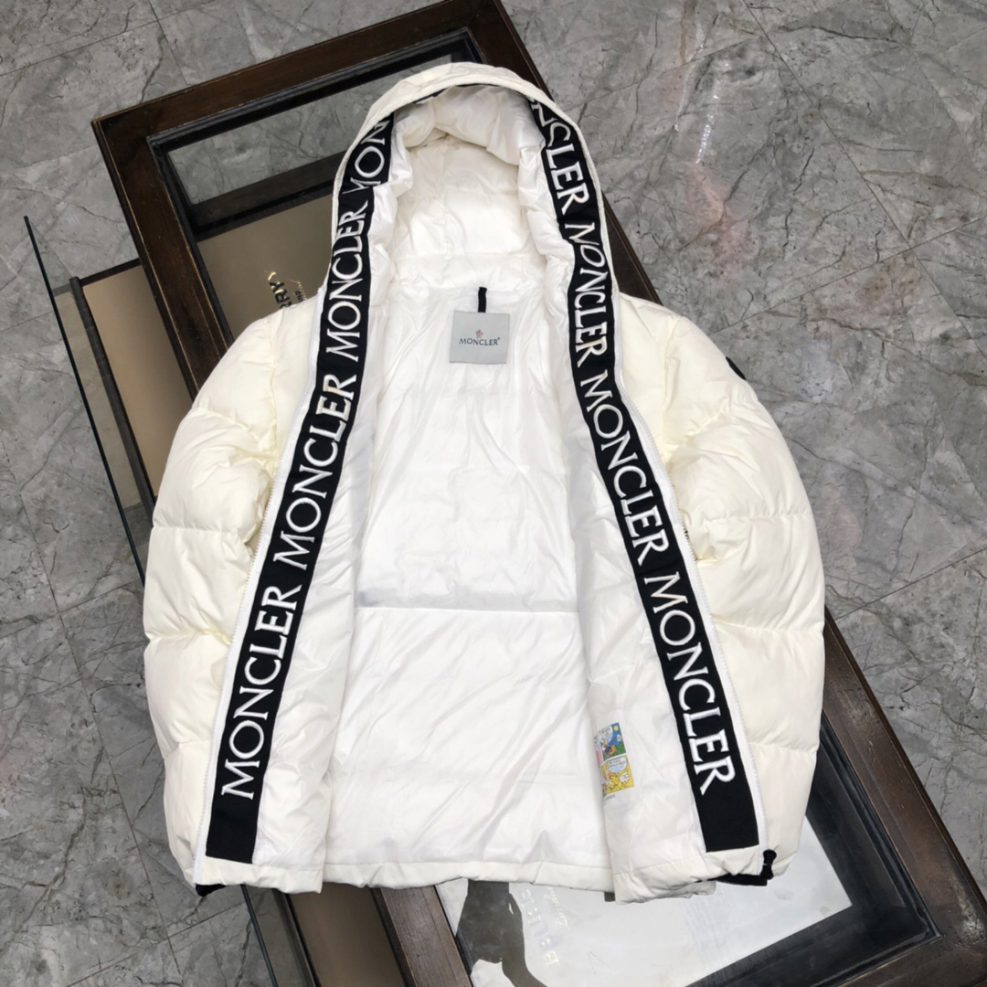 モンクレール「Moncler」ロゴ レター ダウンジャケット