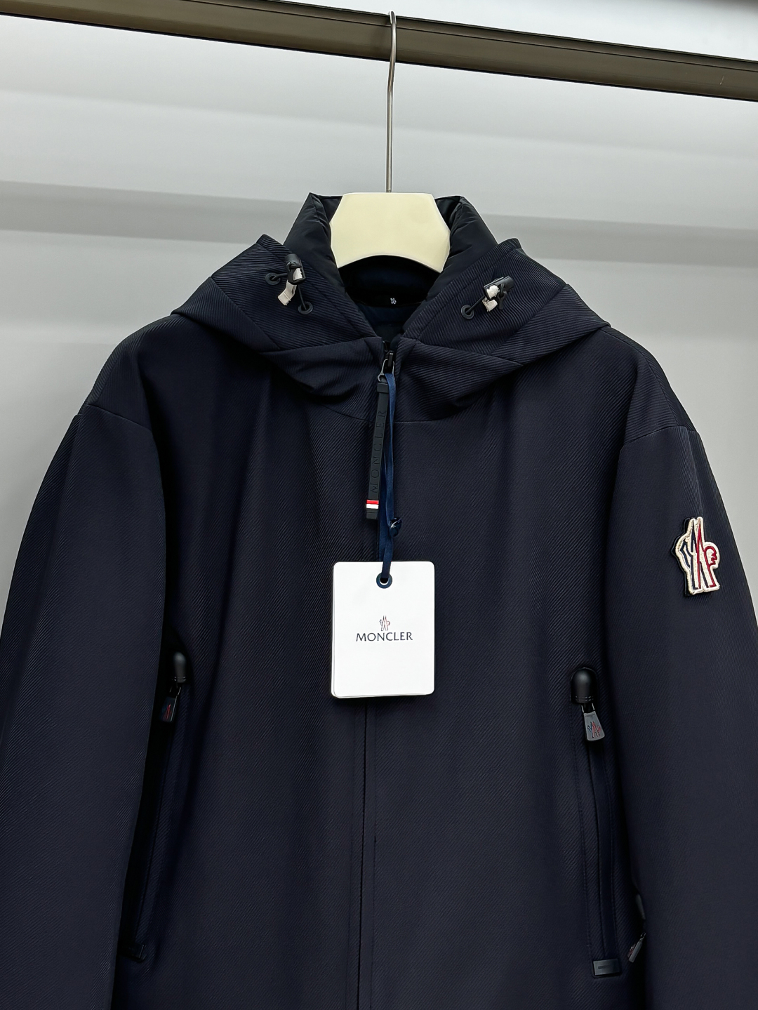 モンクレール「Moncler」Praz ショート ダウンジャケット