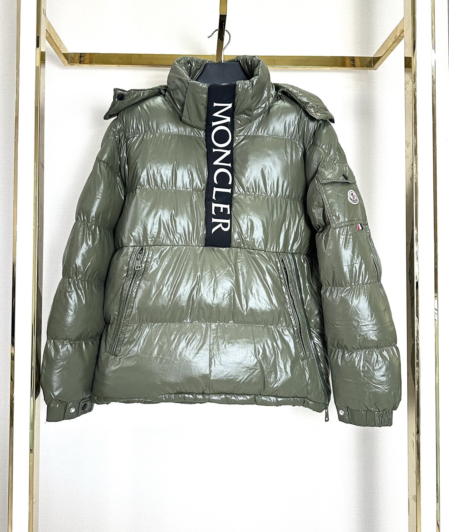 モンクレール「Moncler」プルオーバー ダウンジャケット