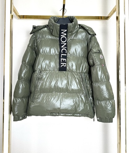 モンクレール「Moncler」プルオーバー ダウンジャケット
