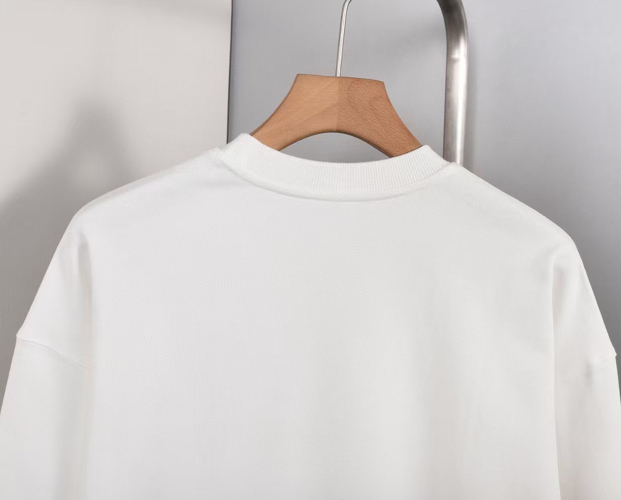 ディオール「Dior」エンブレム 刺繍 スウェットシャツ