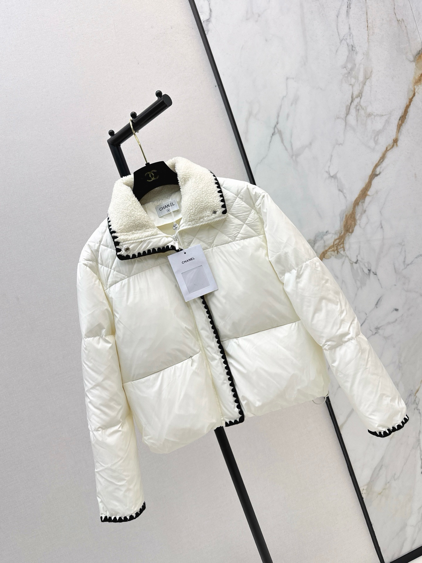 シャネル「Chanel」Quilted Collar Puffer Jacket