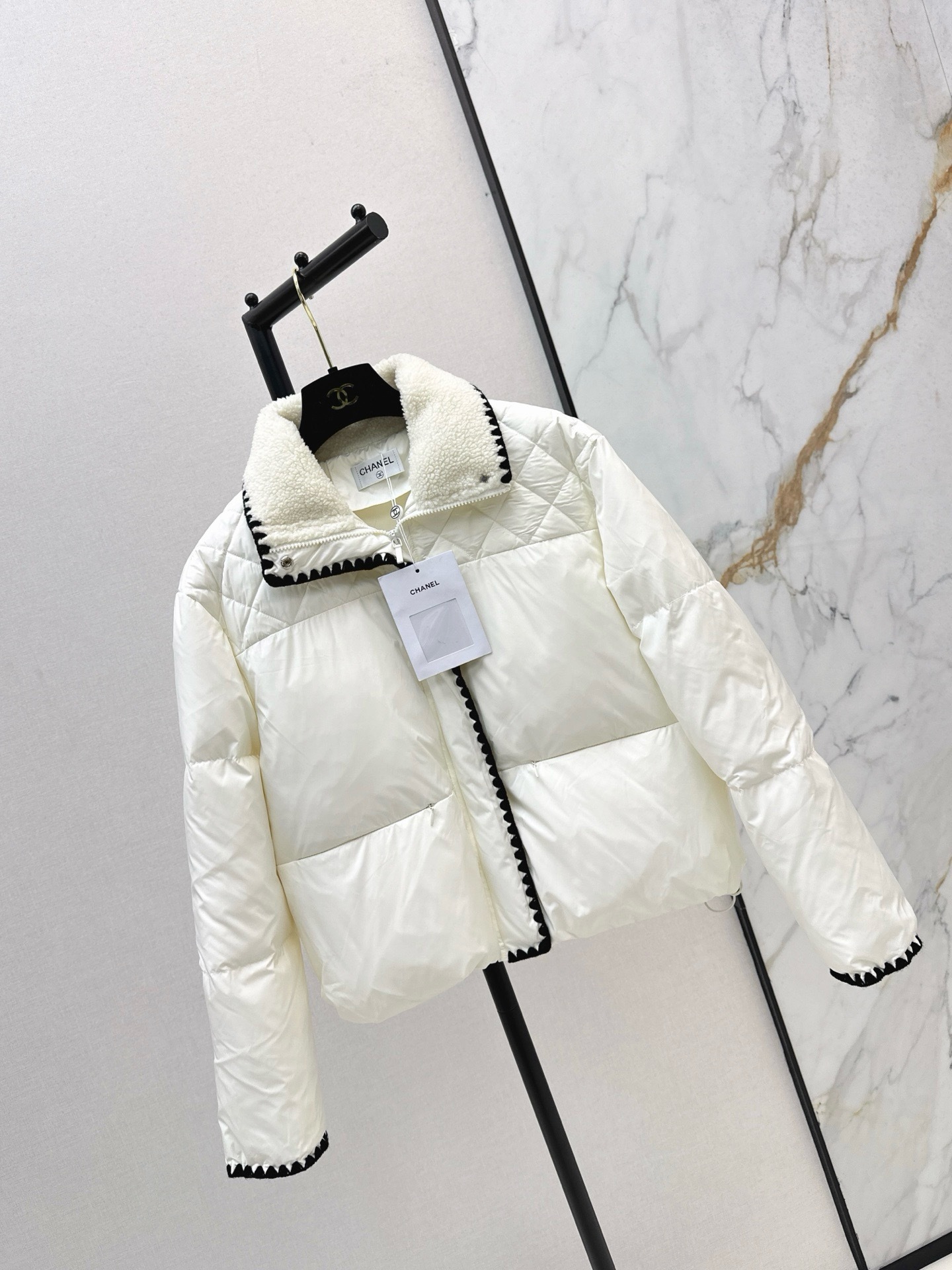 シャネル「Chanel」Quilted Collar Puffer Jacket