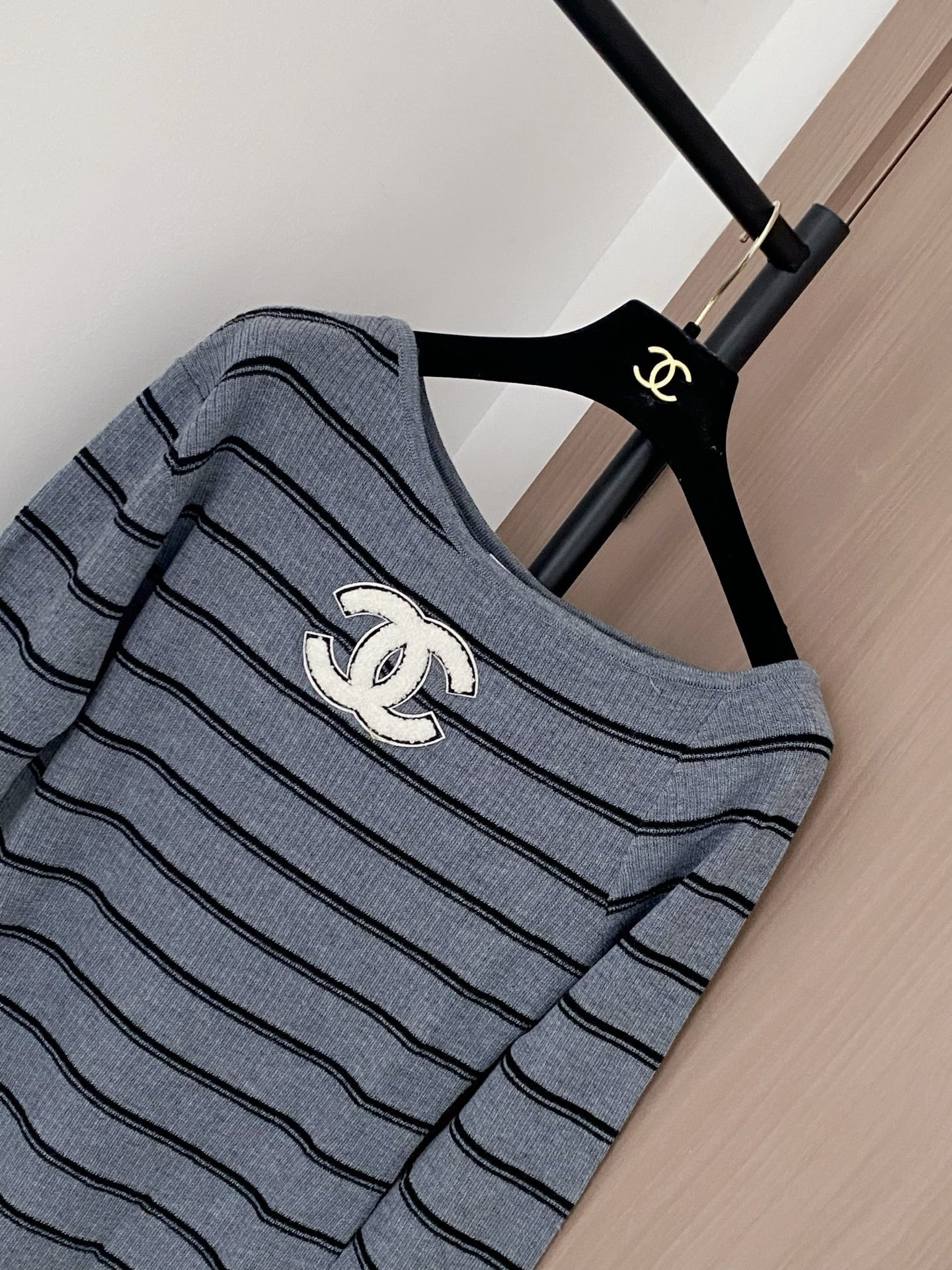 シャネル「Chanel」ロゴ ボタン ニット セーター