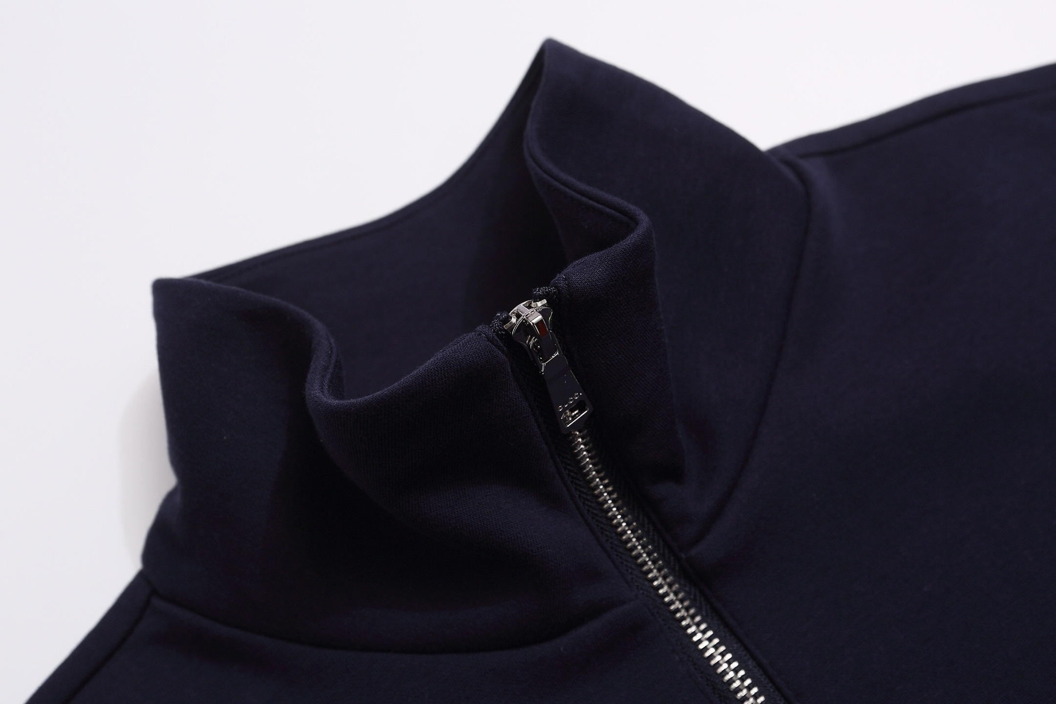 グッチ「Gucci」エンブロイダリー ジップネック スウェットシャツ