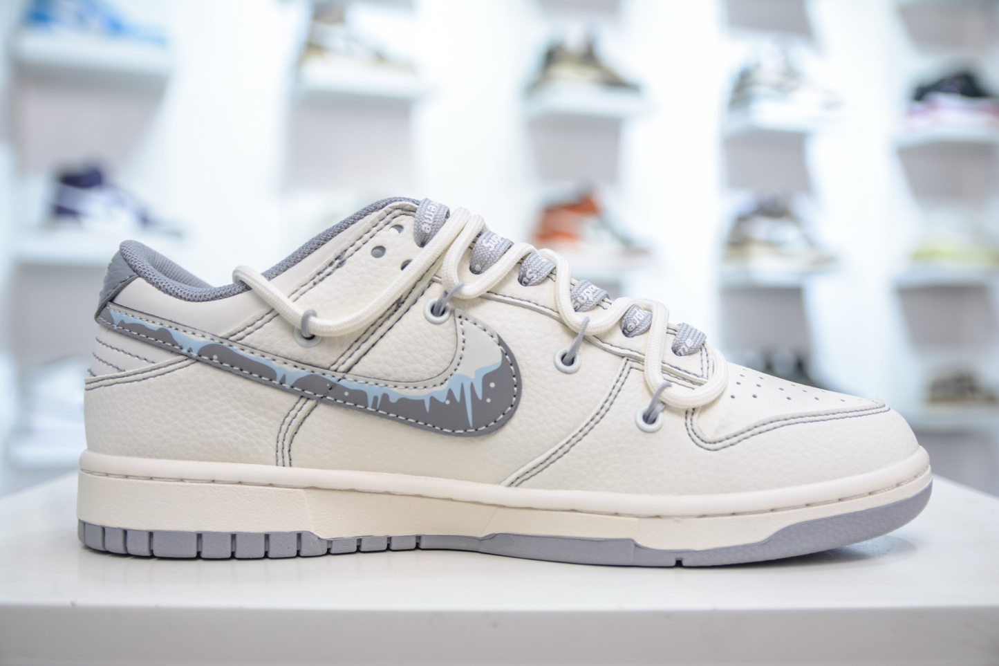 「コラボモデル」Supreme x Nike "ホワイト/グレー" スケートボードシューズ