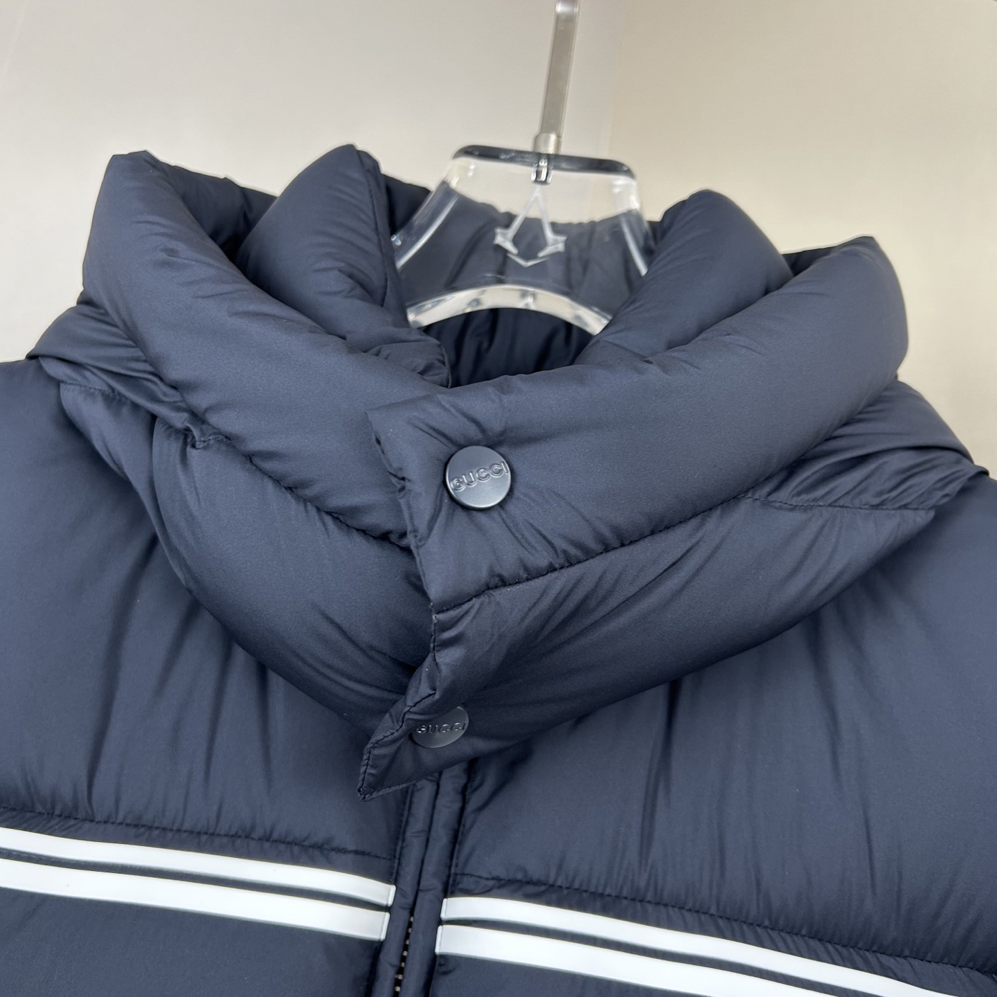 グッチ「Gucci」ストライプ プリント ダウンジャケット