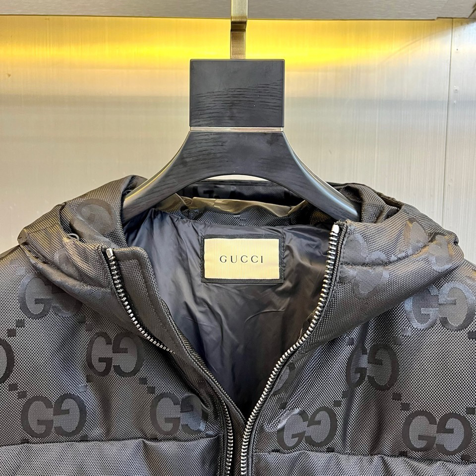 グッチ「Gucci」ロゴ コンビネーション ダウンジャケット