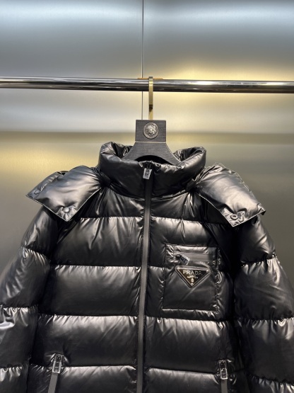 プラダ「Prada」カラーブロック ダウンジャケット