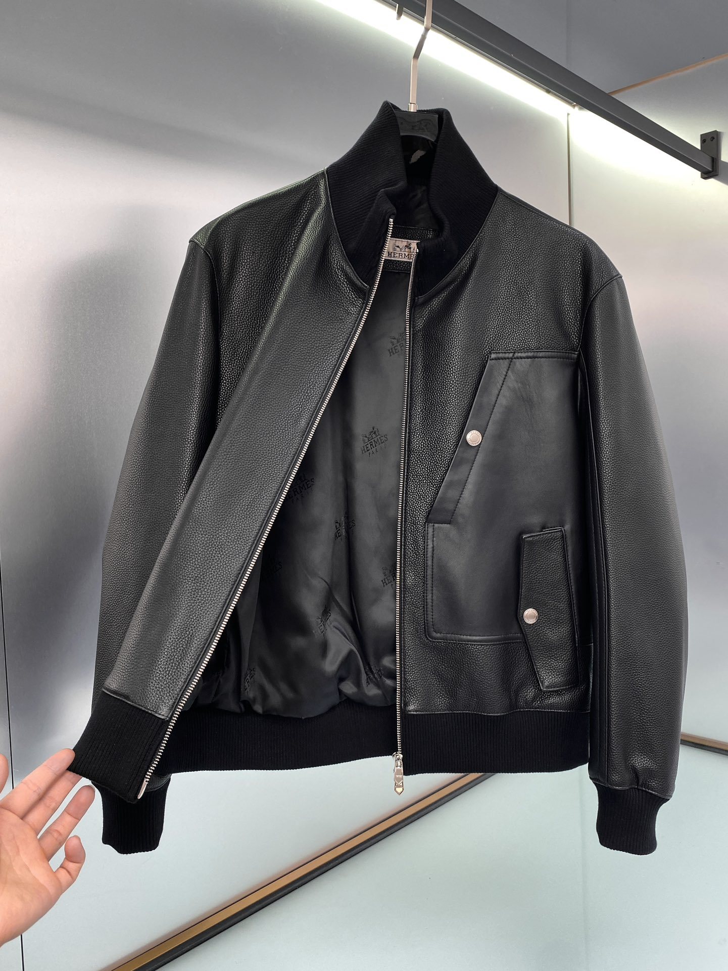 エルメス「Hermès」 ヴェリーヌ カルフスキン アーカイブ スタンドカラー メンズ ジャケット