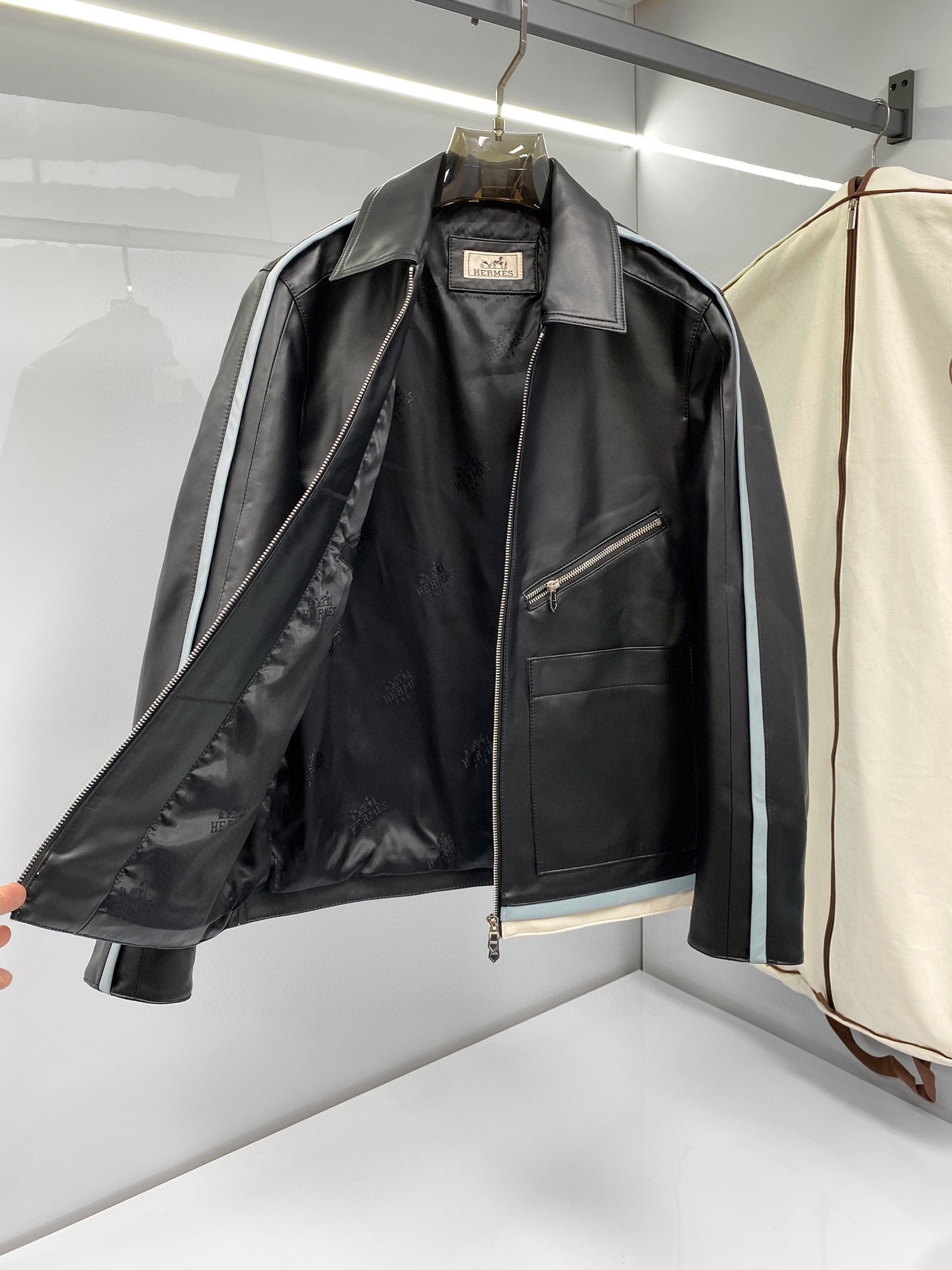 エルメス「Hermès」レザー&ファブリック パネル ジップ ジャケット