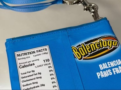 バレンシアガ「Balenciaga」CHIPS スマホポーチ