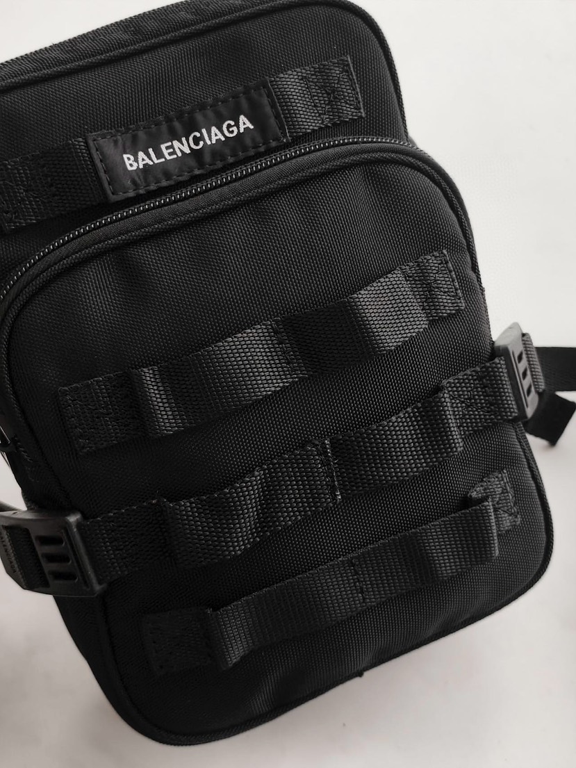 バレンシアガ「Balenciaga」ARMY メンズ メッセンジャーバッグ