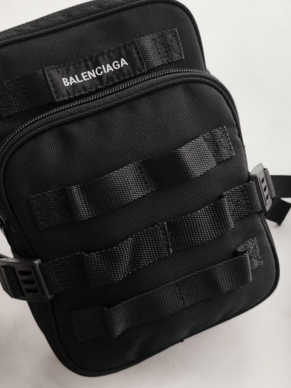 バレンシアガ「Balenciaga」ARMY メンズ メッセンジャーバッグ