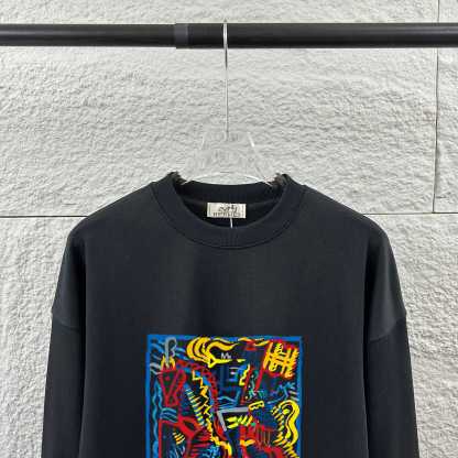 エルメス「Hermès」グラフィティ ホース プルオーバー スウェットシャツ