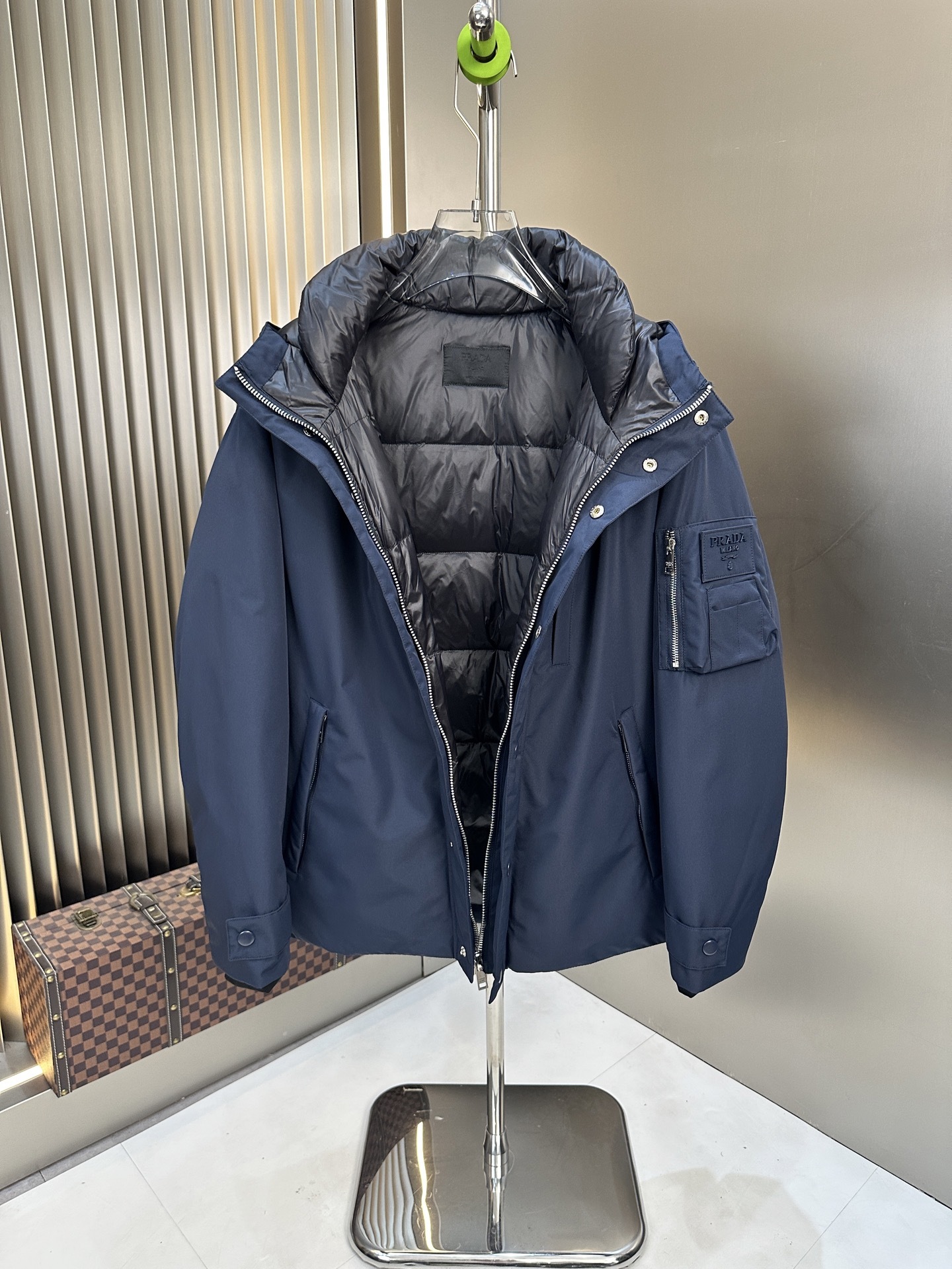 プラダ「Prada」リニューサブル ナイロン ダウンジャケット