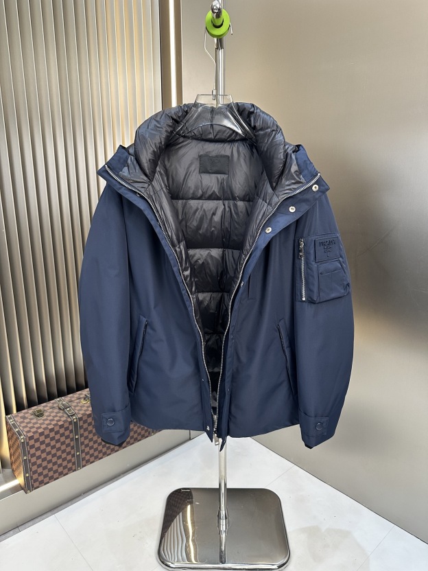 プラダ「Prada」リニューサブル ナイロン ダウンジャケット