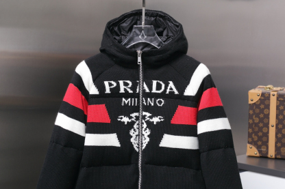 プラダ「Prada」ウール＆カシミア ダウンジャケット