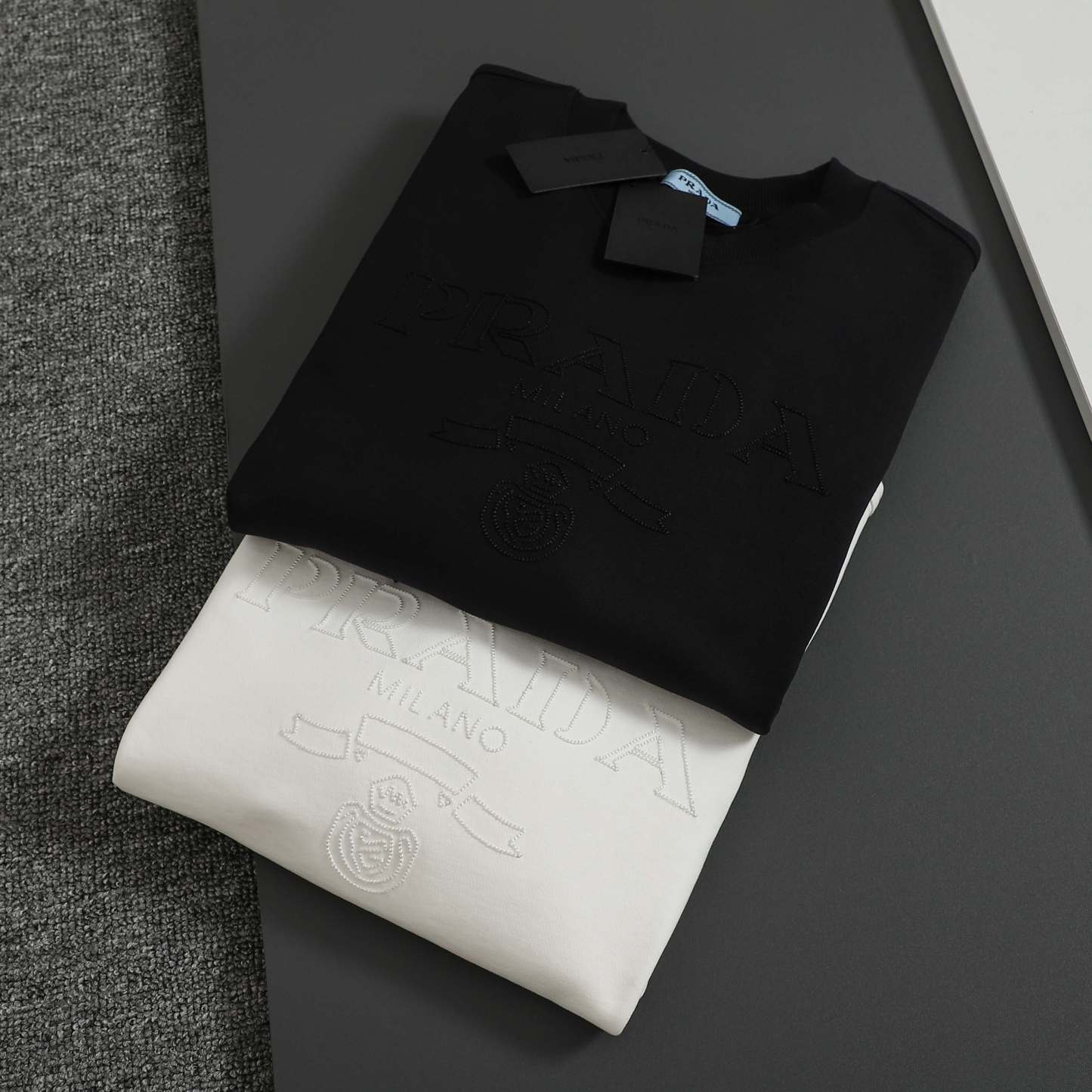 プラダ「Prada」ユニセックス クルーネック スウェットシャツ