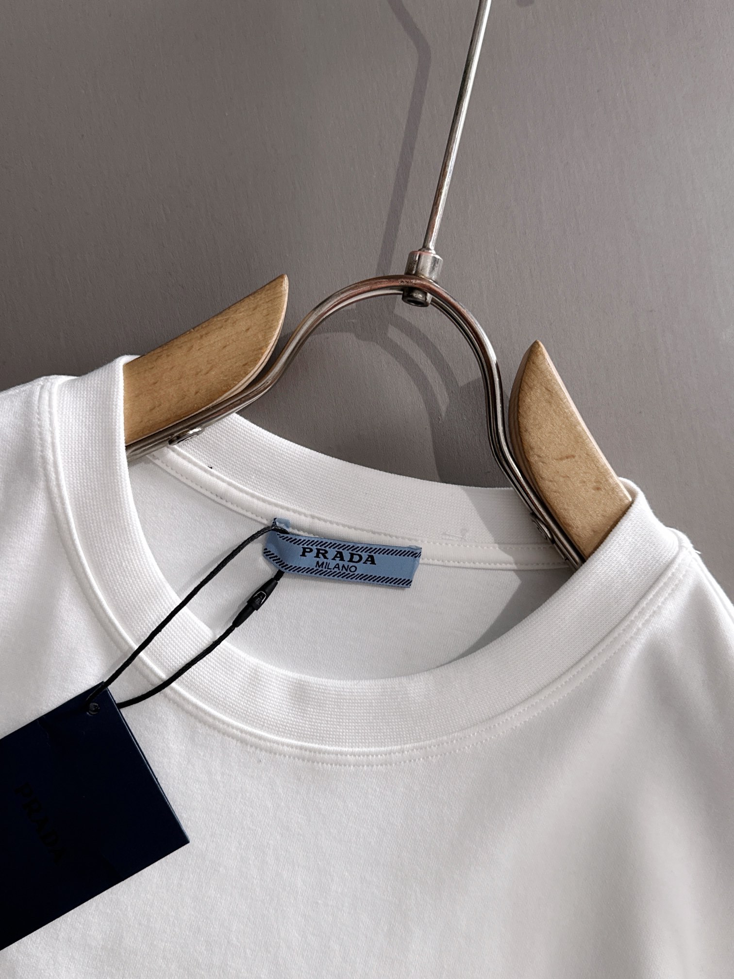 プラダ「Prada」ハイデンシティ モダール スウェットシャツ